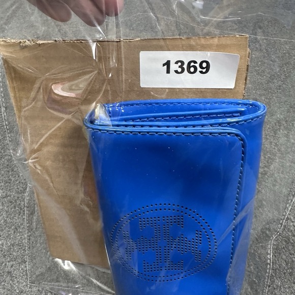 Tory Burch Blue Patent Leather Perforated Logo Crossbody Wallet Wristlet - Picture 9 of 9